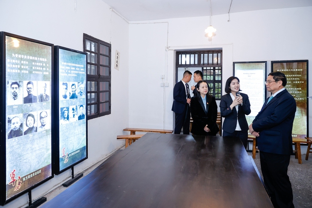 PM visits President Ho Chi Minh-related relic site in China’s Chongqing city- Ảnh 1.