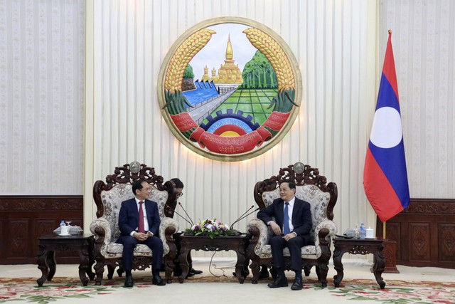 Deputy Prime Minister pays courtesy calls on top Lao leaders - Ảnh 2.