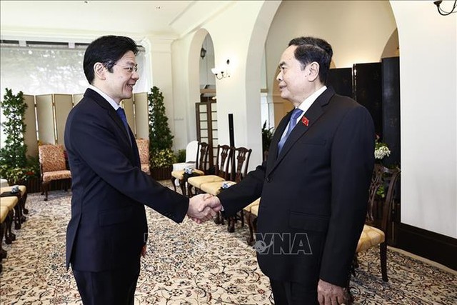 Top Vietnamese legislator meets with top Singaporean leaders- Ảnh 2.