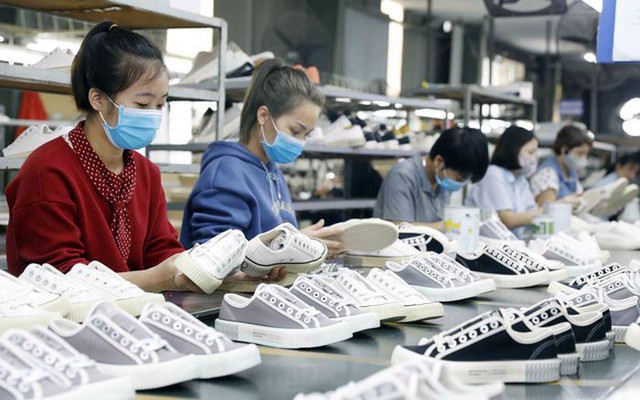 Viet Nam becomes world’s second largest footwear exporter- Ảnh 1.