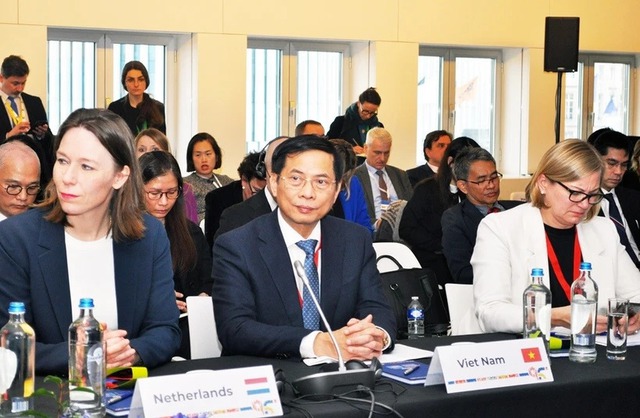 Foreign Minister attends 24th ASEAN-EU Ministerial Meeting- Ảnh 1.