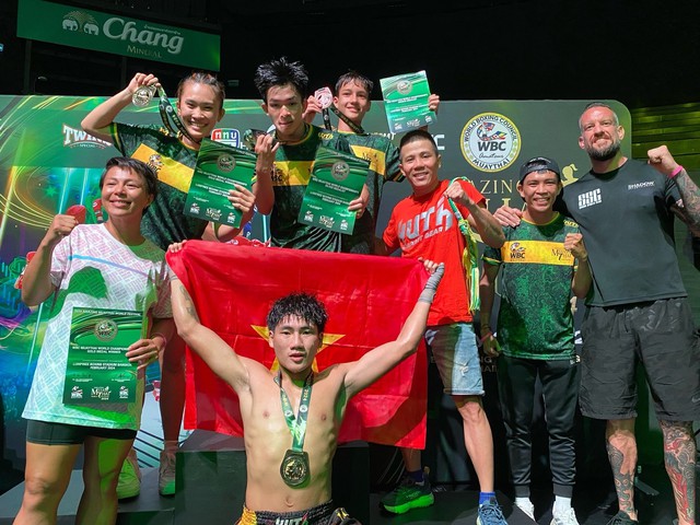 Vietnamese fighters win golds at WBC Amazing Muaythai Festival 2024- Ảnh 2.