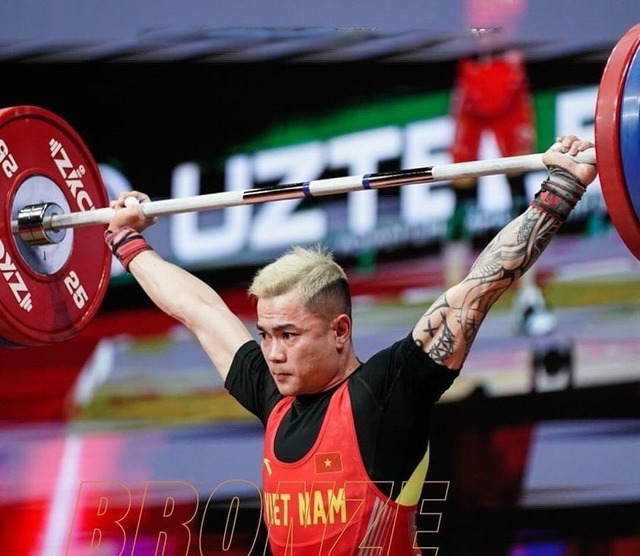 Weightlifters bring home four Asian championship bronzes- Ảnh 2.