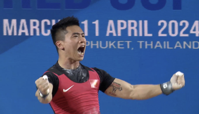 Weightlifter Tran Van Vinh earns Paris Olympic spot- Ảnh 1.