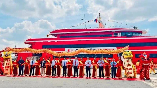 High-speed boat service linking HCM City, Con Dao island launched- Ảnh 1.