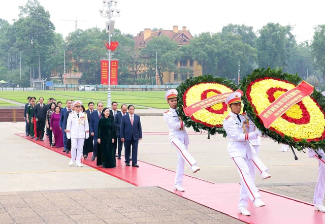 Leaders pay tribute to great President Ho Chi Minh- Ảnh 1.