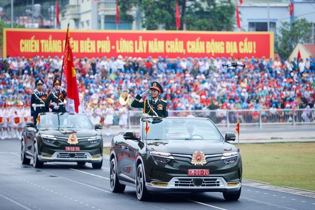 Photos: Grand military parade for Dien Bien Phu Victory celebration- Ảnh 9.