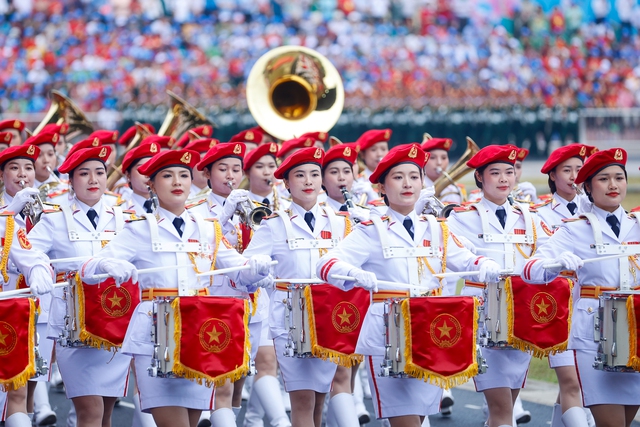 Photos: Grand military parade for Dien Bien Phu Victory celebration- Ảnh 10.