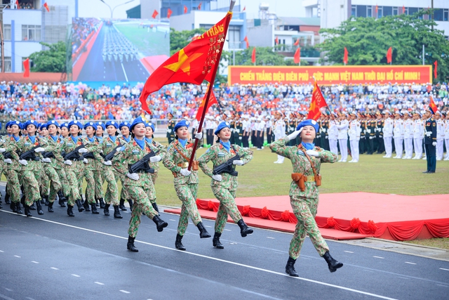 Photos: Grand military parade for Dien Bien Phu Victory celebration- Ảnh 19.