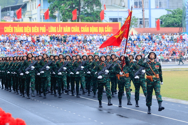 Photos: Grand military parade for Dien Bien Phu Victory celebration- Ảnh 21.