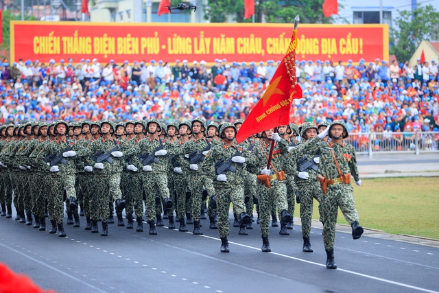Photos: Grand military parade for Dien Bien Phu Victory celebration- Ảnh 22.