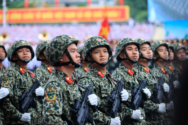 Photos: Grand military parade for Dien Bien Phu Victory celebration- Ảnh 23.