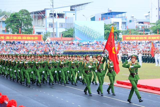 Photos: Grand military parade for Dien Bien Phu Victory celebration- Ảnh 26.
