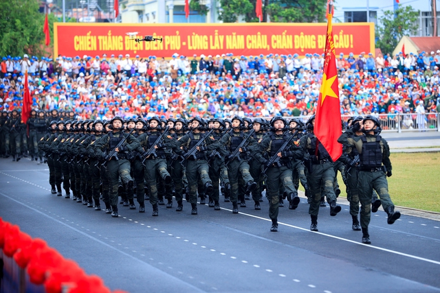 Photos: Grand military parade for Dien Bien Phu Victory celebration- Ảnh 27.