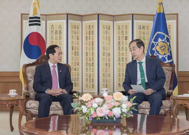 Foreign Minister meets South Korea’s Prime Minister- Ảnh 1.