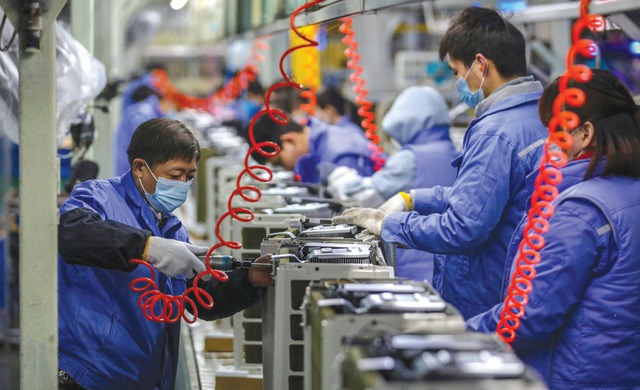 Viet Nam's second quarter GDP growth may accelerate to 6%: UOB- Ảnh 1.