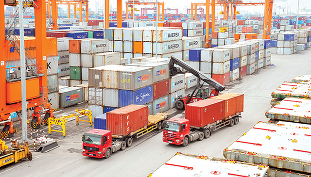 Trade value exceeds US$303 billion in first five months- Ảnh 1.