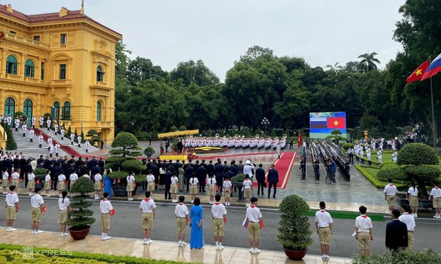 President To Lam hosts official welcome ceremony for Russian President Putin- Ảnh 4.