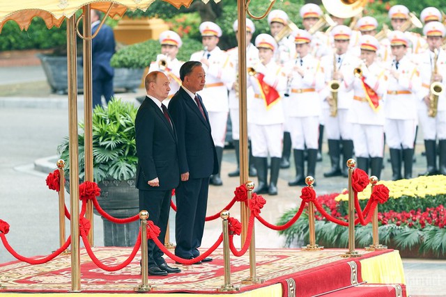 President To Lam hosts official welcome ceremony for Russian President Putin- Ảnh 3.