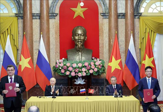 Viet Nam, Russia sign 11 cooperation agreements - Ảnh 1.