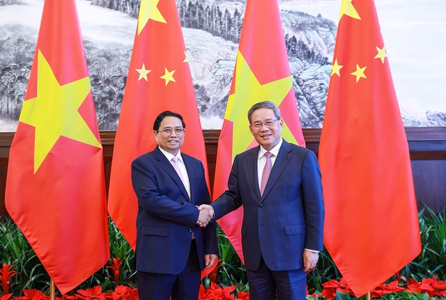 Prime Minister holds summit meeting with Chinese Premier Li Qiang- Ảnh 1.