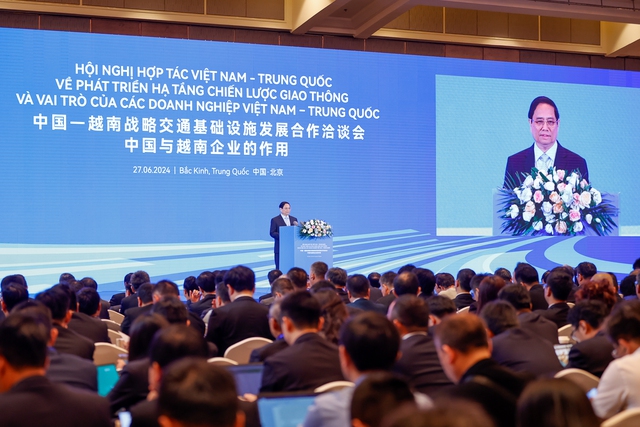 Prime Minister underlines special importance of Viet Nam-China transport infastructure connectivity- Ảnh 2.