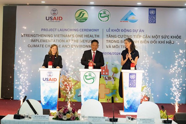 USAID, UNDP helps address climate change-induced public health threats  - Ảnh 1.