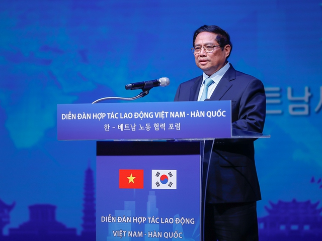 PM attends Viet Nam-RoK Labor Cooperation Forum  - Ảnh 1.