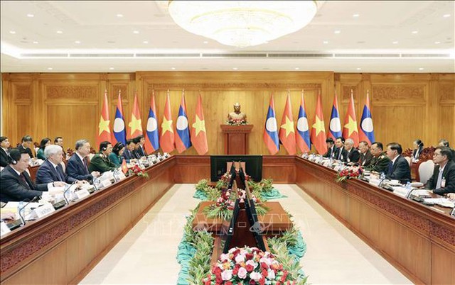 Vietnamese President hold talks with Lao Party chief, President - Ảnh 2.