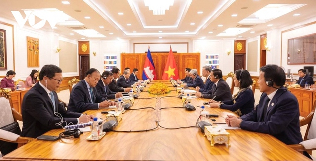 Vietnamese President holds talks with President of Cambodian People’s Party- Ảnh 1.