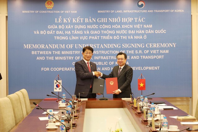 Viet Nam, South Korea sign MoU on urban and housing development- Ảnh 1.