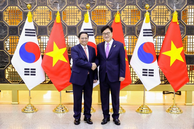 Prime Minister meets top Korean legislator in Seoul- Ảnh 1.