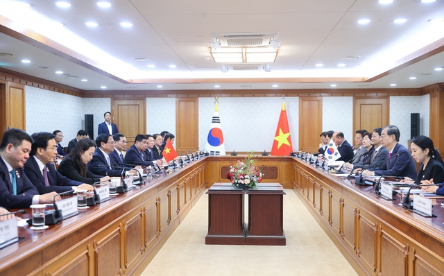 Viet Nam, South Korea vow to realize trade goal of US$100 bln next year- Ảnh 2.