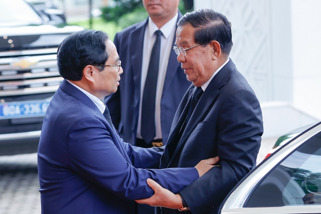 Prime Minister meets President of Cambodia Senate Hun Sen- Ảnh 1.