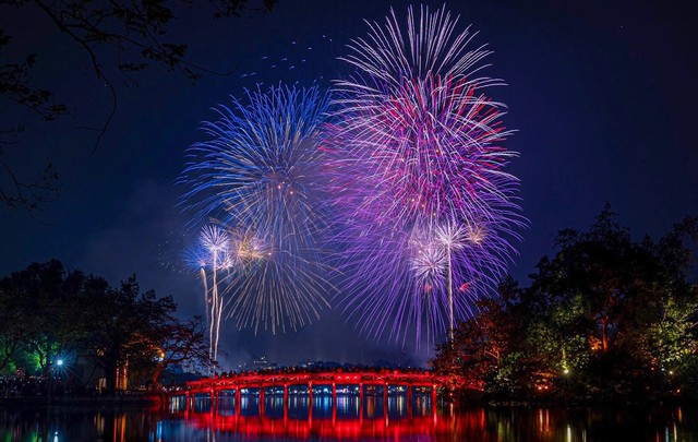 Ha Noi to display fireworks on 70th Liberation Day - Ảnh 1.