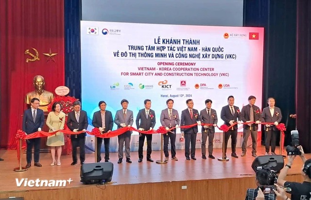 Viet Nam-Korea cooperation center for smart city and construction technology makes debut - Ảnh 1.