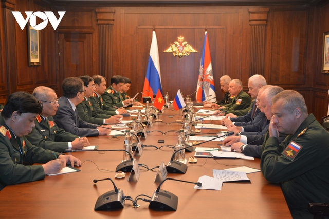 Vietnamese and Russian defense ministers hold talks in Moscow- Ảnh 1.