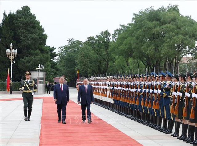 Party General Secretary Xi Jinping hosts counterpart To Lam in China- Ảnh 2.