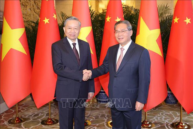 Party chief meets Chinese Premier in Beijing- Ảnh 1.