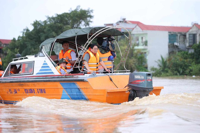 Prime Minister demands all-out efforts on flood control, evacuation in Bac Giang- Ảnh 4.