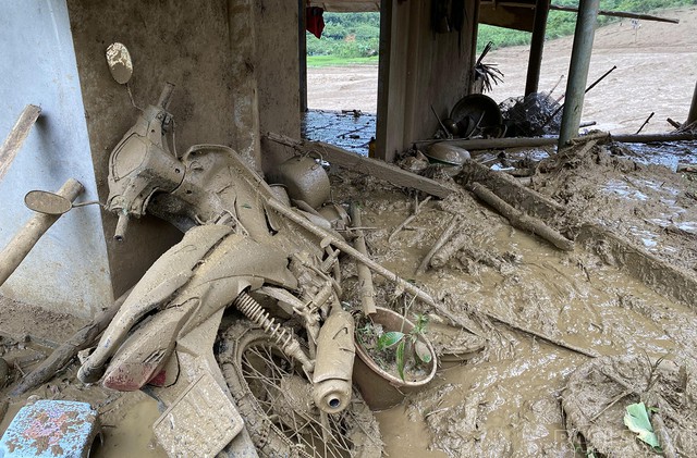 Flash flood leaves 15 dead, more than 100 missing in Lao Cai- Ảnh 1.