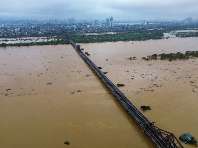 Red River's water level decreases to below Alert Level 3- Ảnh 1.