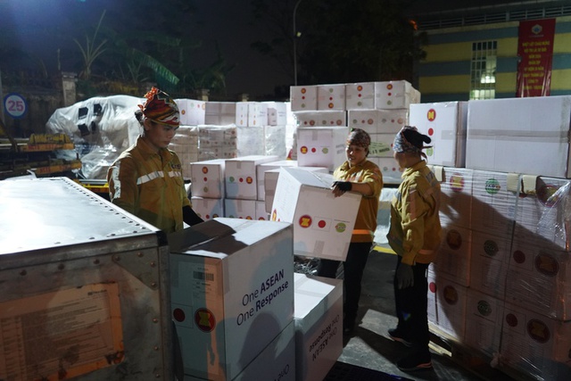 Viet Nam receives relief aid from AHA Center - Ảnh 1.