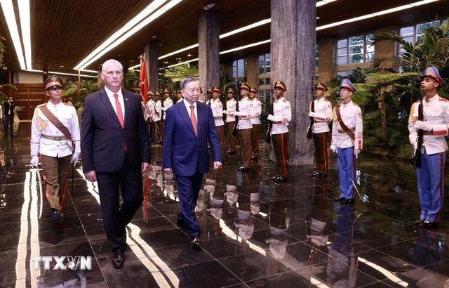 [In Pictures] Official welcome ceremony held for Vietnamese Party chief in Cuba- Ảnh 1.