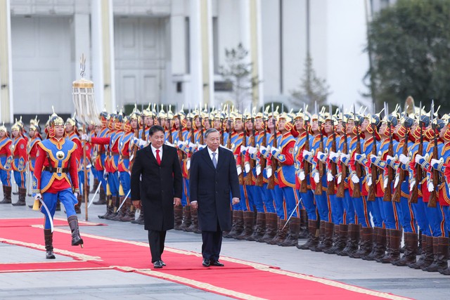 Photos: Mongolian President hosts official welcome ceremony for Vietnamese General Secretary- Ảnh 2.