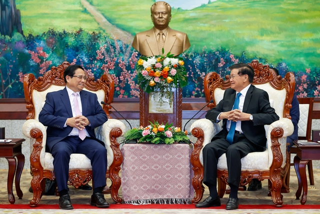 Prime Minister pays courtesy visit to top Lao leader - Ảnh 1.