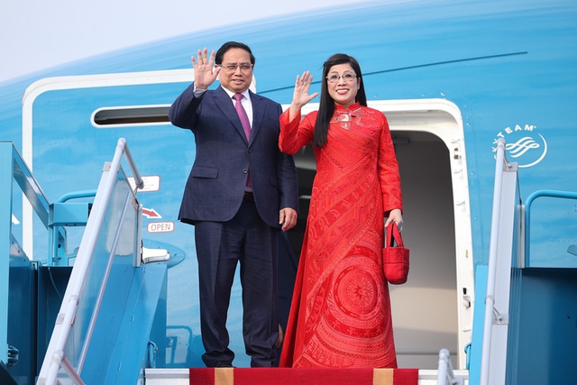 Prime Minister begins tour to three European countries- Ảnh 1.