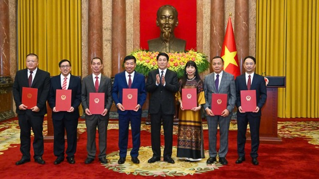 State President presents title of ambassador to diplomats- Ảnh 1. State President presents title of ambassador to diplomats- Ảnh 1.
