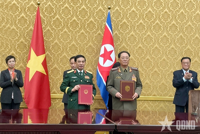 Viet Nam, DPRK sign cooperation agreements- Ảnh 1.