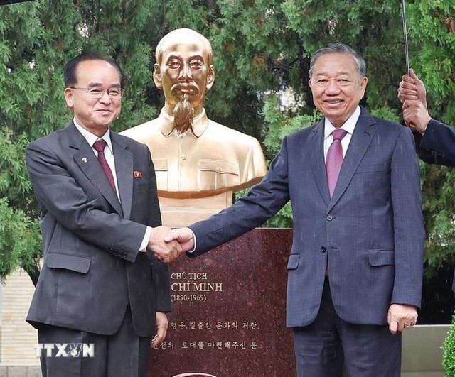 President Ho Chi Minh statue in inaugurated in DPRK- Ảnh 2.